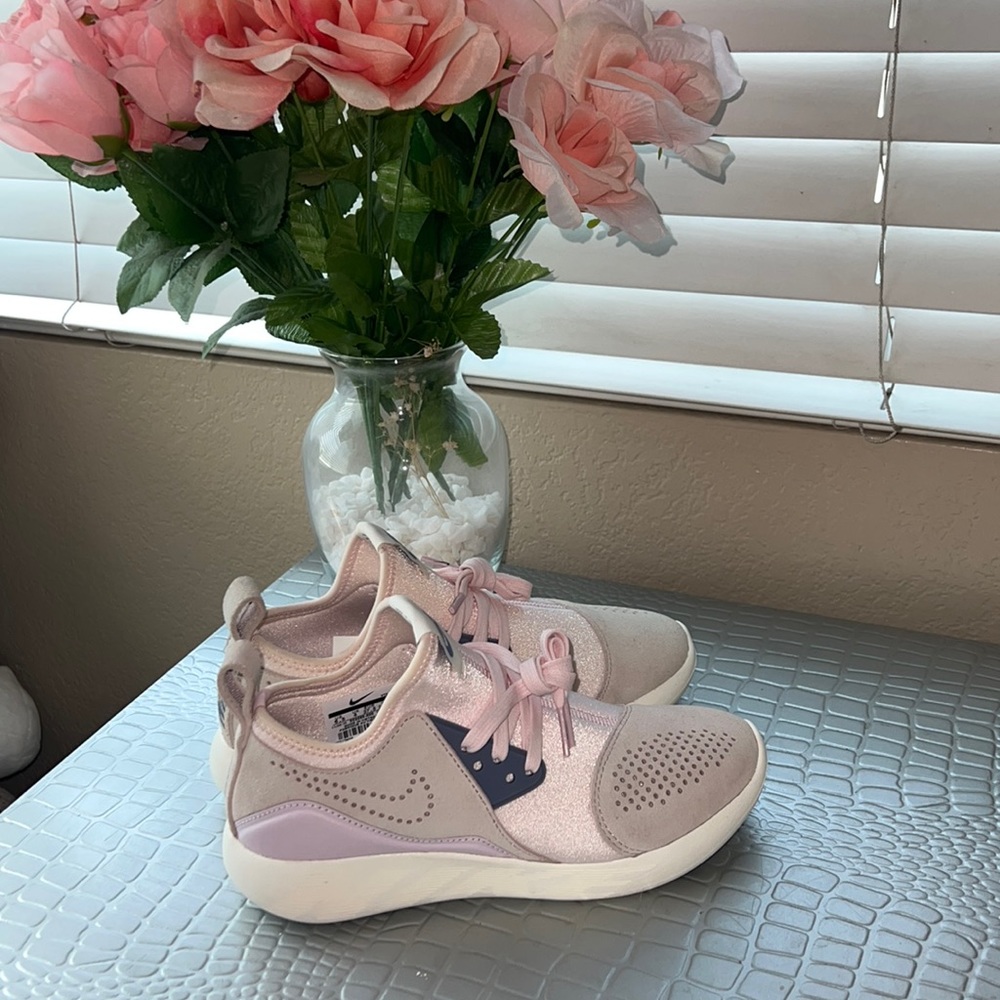 GIRLS NIKE SHOES